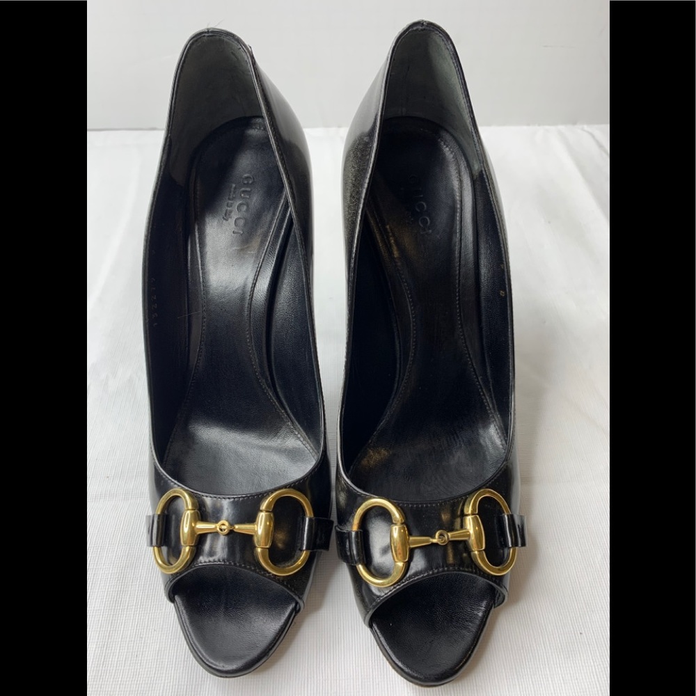 Gucci patent distressed horsebit peep toe pumps 9